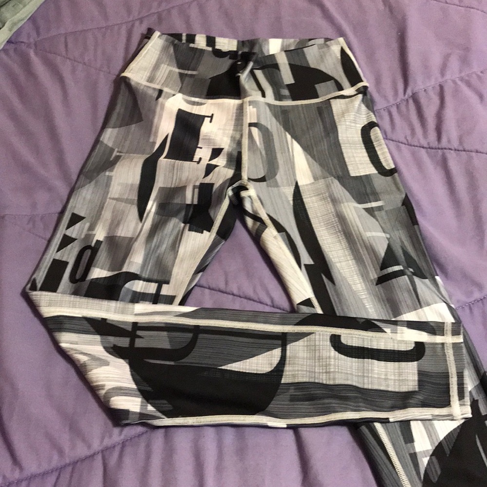 Demi Lovato Fabletics leggings